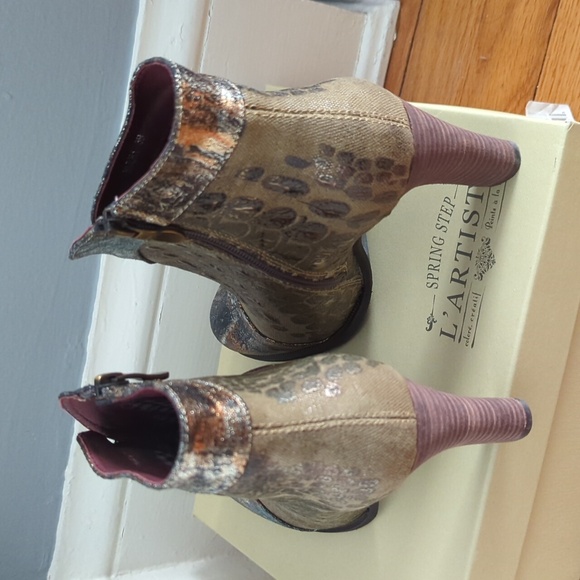 NIB L'Artiste Eleni taupe booties size 8.5 - Picture 4 of 10